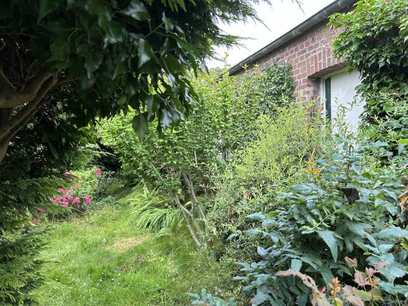 RARE PIED À TERRE AU CŒUR D’ÉTRETAT À RÉNOVER SELON VOS GOÛTS 