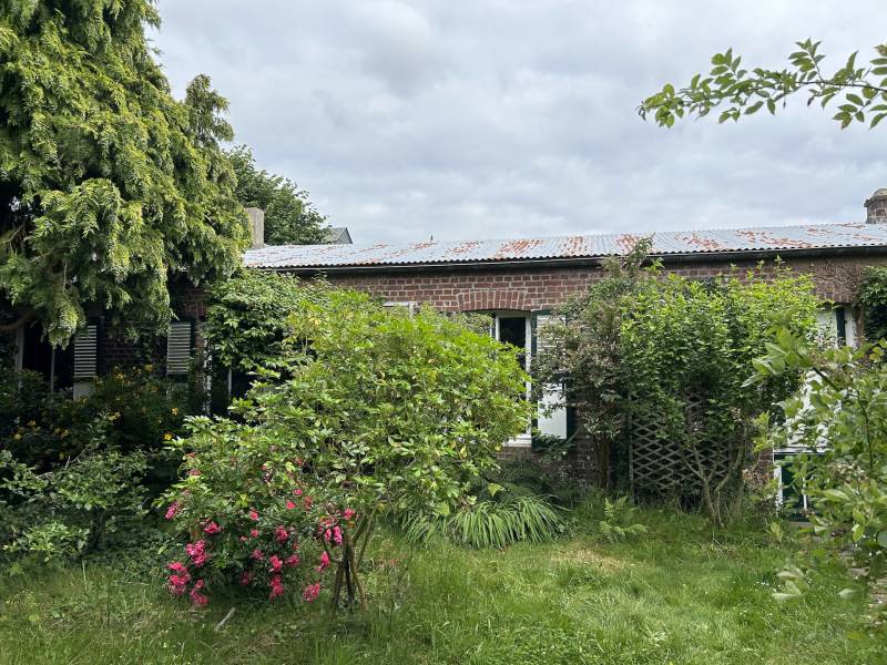 RARE PIED À TERRE AU CŒUR D’ÉTRETAT À RÉNOVER SELON VOS GOÛTS 