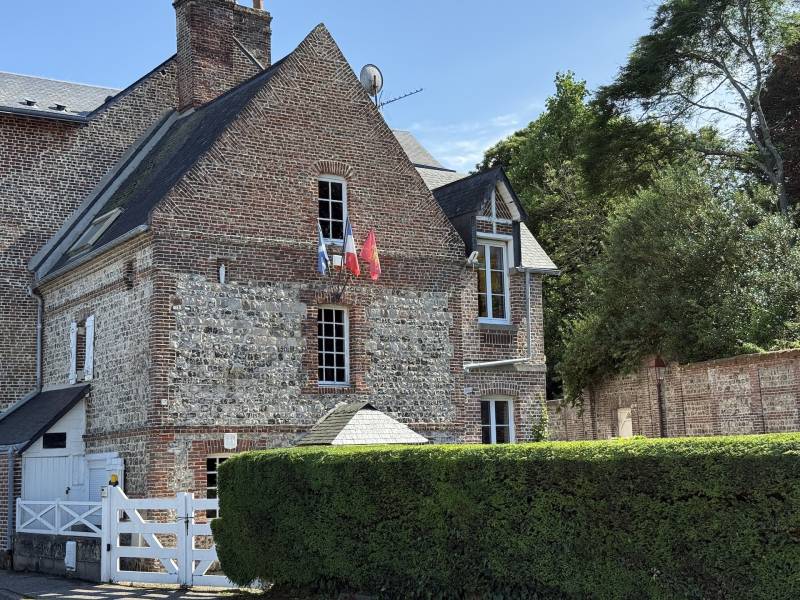 RARE ET A SAISIR RAPIDEMENT MAISON DE PECHEUR SUR LE PORT DE PLAISANCE PROCHE PLAGE ET TOUTES COMMODITÉS