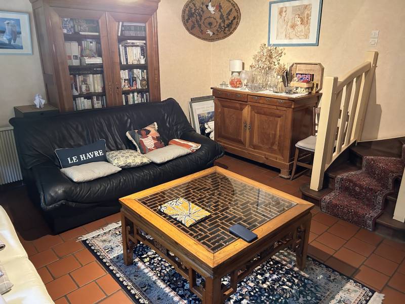 ADORABLE CHAUMIÈRE AU CALME ABSOLU DANS UN ENVIRONNEMENT BOISÉ ET VALLONNÉ