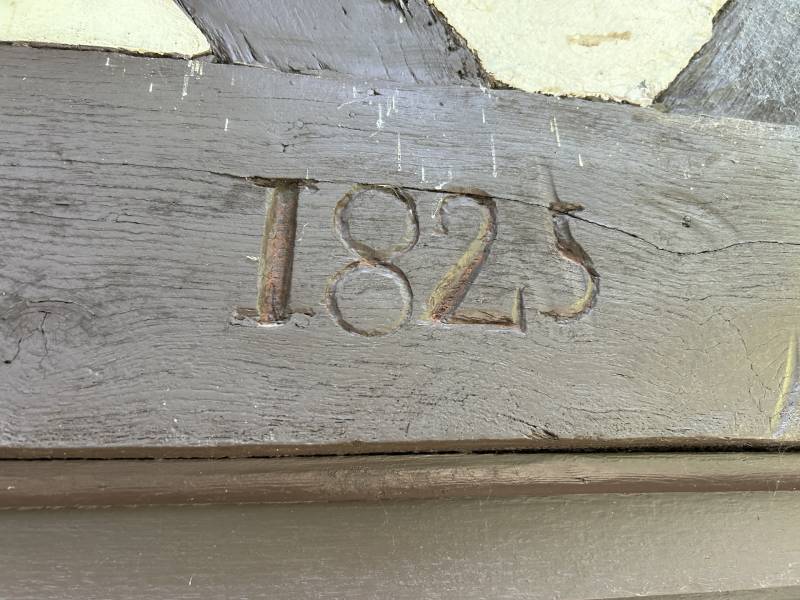 ADORABLE CHAUMIÈRE AU CALME ABSOLU DANS UN ENVIRONNEMENT BOISÉ ET VALLONNÉ