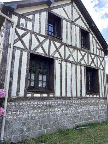MAISON À RÉNOVER À SEULEMENT 4 KM DE LA PLAGE DES PETITES-DALLES