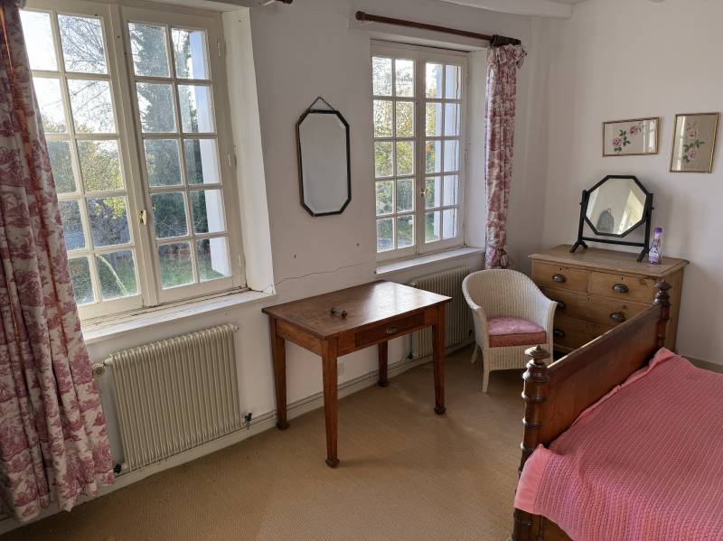 EXCLUSIVITÉ AUTHENTIQUE PRESBYTÈRE XVIIIÈME AVEC SON JARDIN DE CURÉ CLOS DE MURS