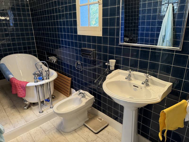 EXCLUSIVITÉ AUTHENTIQUE PRESBYTÈRE XVIIIÈME AVEC SON JARDIN DE CURÉ CLOS DE MURS