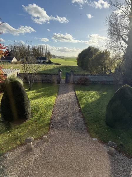EXCLUSIVITÉ AUTHENTIQUE PRESBYTÈRE XVIIIÈME AVEC SON JARDIN DE CURÉ CLOS DE MURS