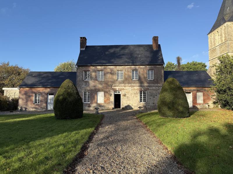 EXCLUSIVITÉ AUTHENTIQUE PRESBYTÈRE XVIIIÈME AVEC SON JARDIN DE CURÉ CLOS DE MURS