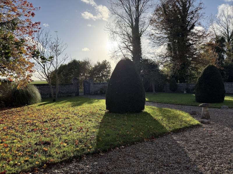 EXCLUSIVITÉ AUTHENTIQUE PRESBYTÈRE XVIIIÈME AVEC SON JARDIN DE CURÉ CLOS DE MURS