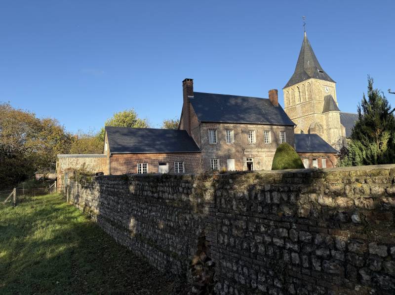 EXCLUSIVITÉ AUTHENTIQUE PRESBYTÈRE XVIIIÈME AVEC SON JARDIN DE CURÉ CLOS DE MURS