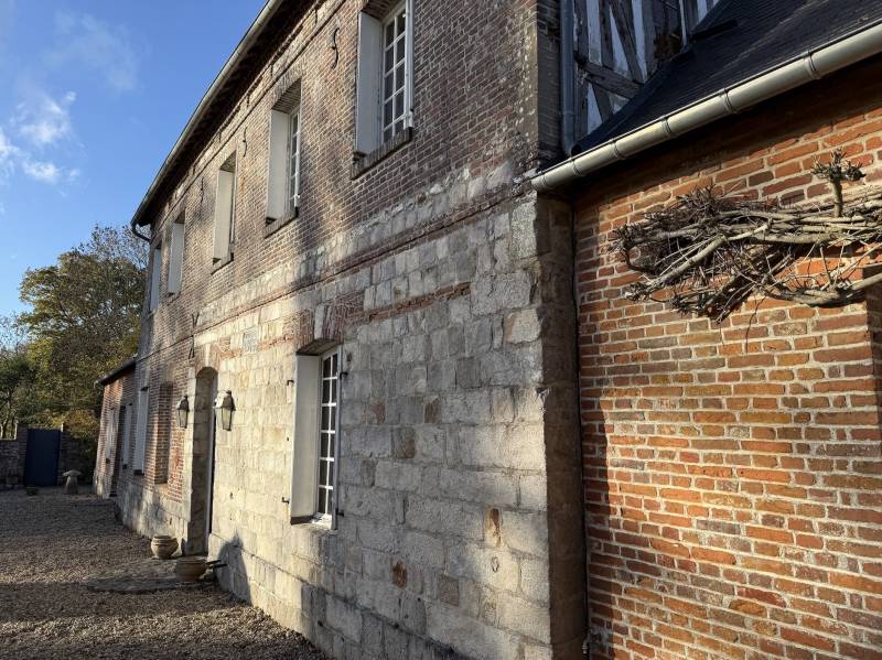 EXCLUSIVITÉ AUTHENTIQUE PRESBYTÈRE XVIIIÈME AVEC SON JARDIN DE CURÉ CLOS DE MURS