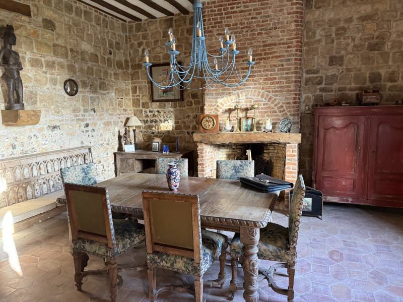 EXCLUSIVITÉ AUTHENTIQUE PRESBYTÈRE XVIIIÈME AVEC SON JARDIN DE CURÉ CLOS DE MURS