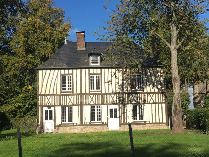 ANCIEN PRESBYTERE EN COLOMBAGES RESTAURE EN 2007 AVEC MATERIAUX TRADITIONNELS ET ECOLOGIQUES