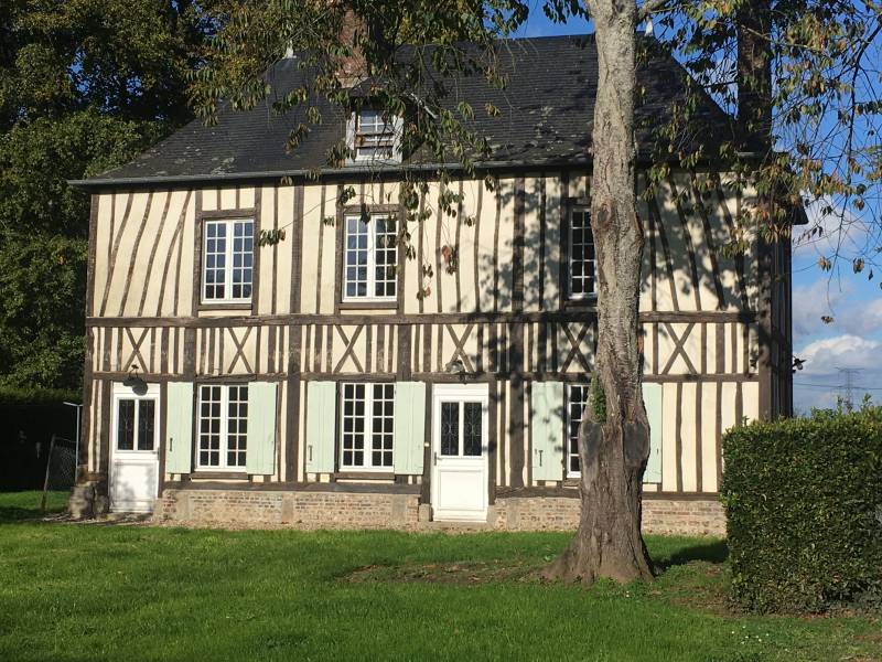 ANCIEN PRESBYTERE EN COLOMBAGES RESTAURE EN 2007 AVEC MATERIAUX TRADITIONNELS ET ECOLOGIQUES