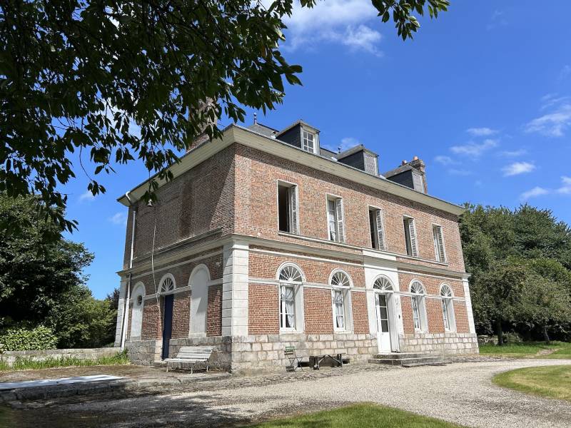 MANOIR 12 PIECES DANS SON PARC CLOS DE MURS DE PRÈS DE 3 HECTARES À 5 MINUTES DE LA PLAGE DE VEULES LES ROSES