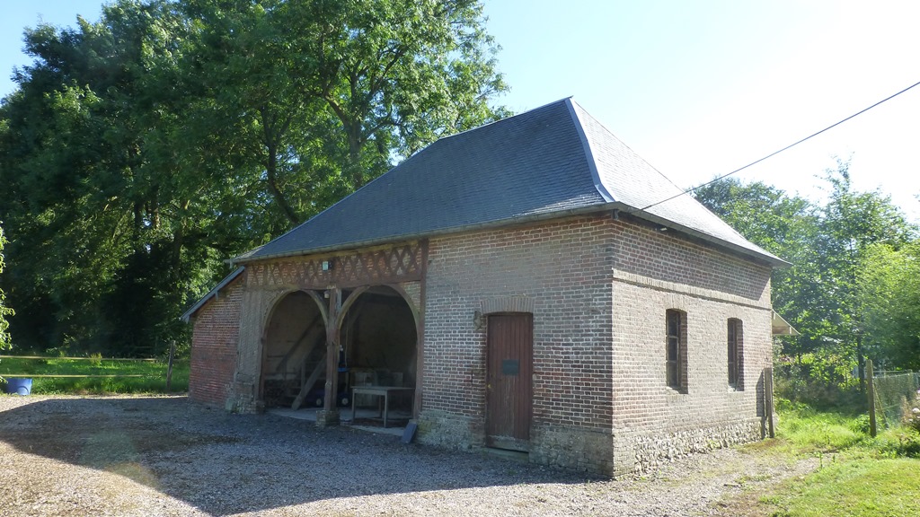 Manoir a vendre dans bel environnement 76 dépendance en briques