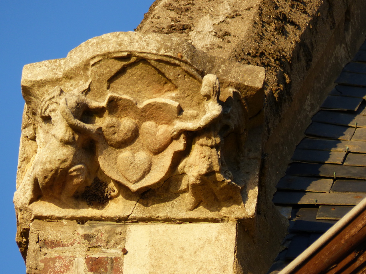 MAISON D'ARMATEUR A VENDRE VUR MER FORMANT VERITABLE HOTEL PARTICULIER 76 DETAIL SCULPTURE FACADE