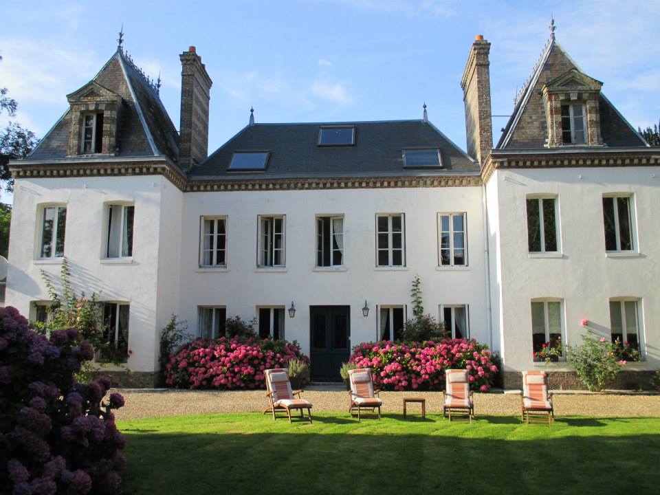 CHATEAU BLANC A VENDRE EN SEINE MARITIME NORMANDIE