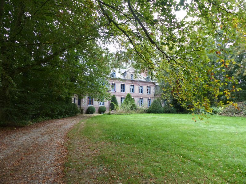 ELEGANT CHATEAU NORMAND EN BRIQUES 1830 DANS SON PARC DE 1,8 HECTARE 10 PIÈCES NORMANDIE PROCHE COTE D'ALBATRE A 10 MINUTES D’UNE GARE DIRECTE POUR PARIS SAINT LAZARE