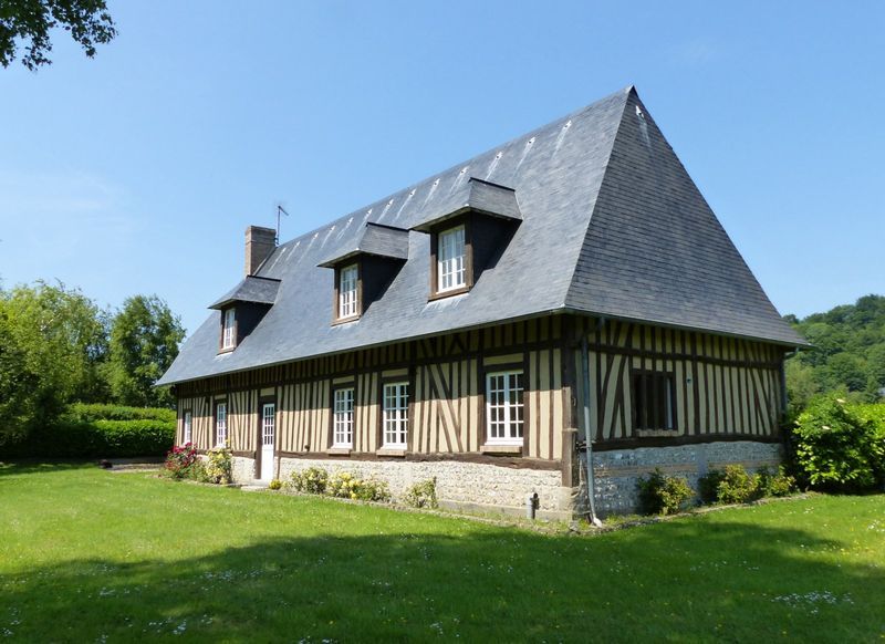maison normande a vendre avec bord de riviere