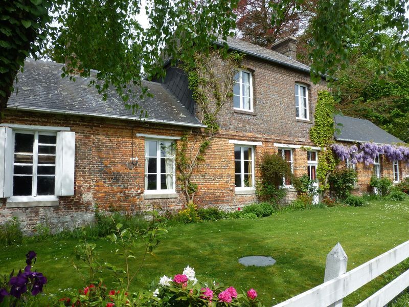 CHARMANT PREBYTERE A VENDRE CENTRE PETIT VILLAGE NORMAND