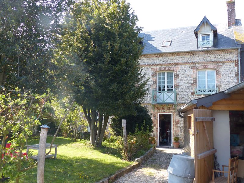 EXCLUSIVITE ADORABLE MAISON DE PECHEUR EN BRIQUES ET SILEX A VENDRE 7 PIÈCES NORMANDIE COTE D'ALBATRE PLAGE ET COMMERCES A PIED NOMBREUX TRAVAUX RECENTS