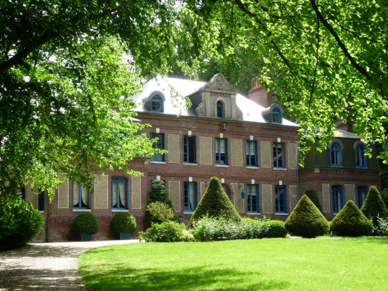CHATEAU DE 1830 DE 450 M² EN BON ETAT 9 PIÈCES A QUELQUES KILOMETRES DE LA CÔTE CENTRE VILLAGE