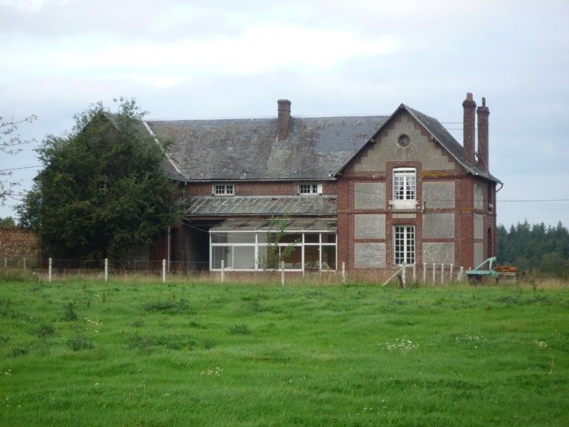 ANCIEN HARAS AVEC PETIT CHATEAU A RESTAURER SUR 8,7 HECTARES 11 PIÈCES NORMANDIE  PAYS DE CAUX EXCLUSIVITE A 20 KM DE VARENGEVILLE SUR MER