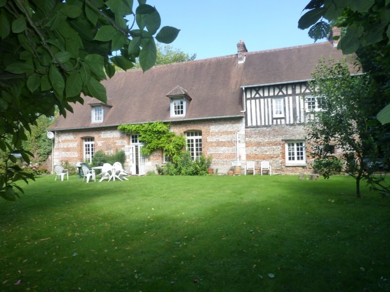 TRES BELLE MAISON DE VILLAGE EN BRIQUES ET SILEX DANS SON PARC 7 PIÈCES NORMANDIE PAYS DE CAUX BEAUCOUP DE CHARME ET DE POTENTIEL