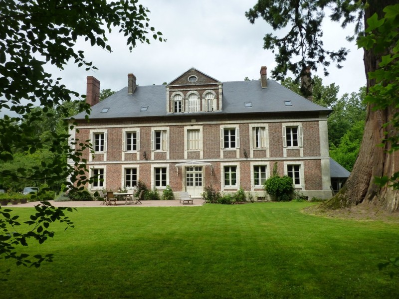 ELEGANT MANOIR 1857 EN BRIQUES ET PIERRES RENOVE AVEC GOUT. 11 PIÈCES HAUTE NORMANDIE A 20 MINUTES DES PLAGES EN BON ETAT