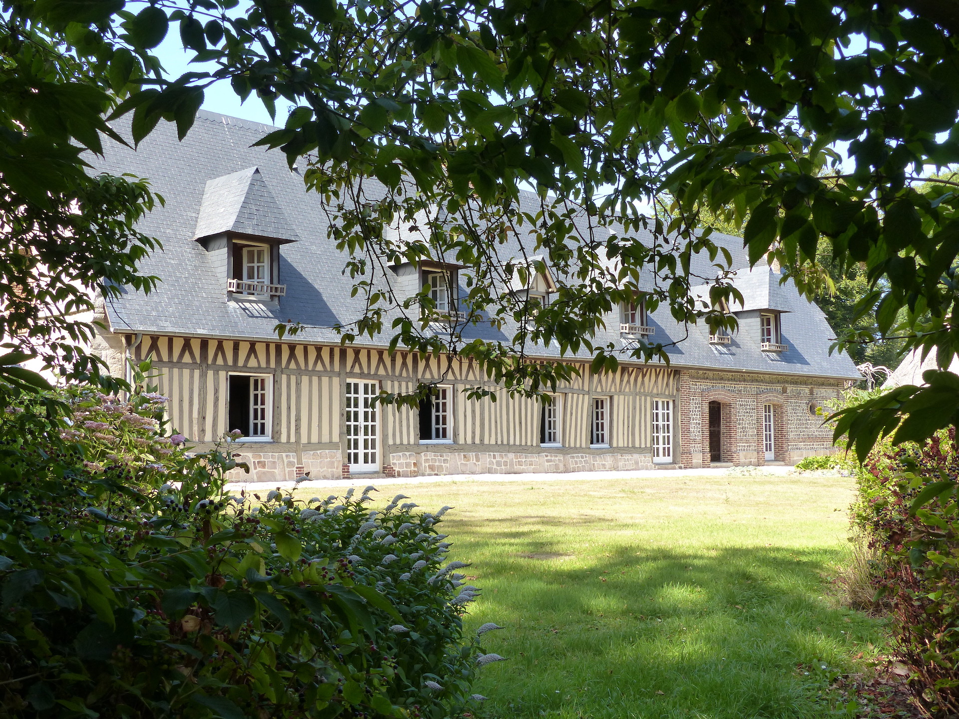 EXCLUSIVITE ELEGANT ENSEMBLE NORMAND DE 2 MAISONS AUTHENTIQUES DANS LEUR PARC PAYSAGER PROCHE PLAGE DE SAINT VALERY EN CAUX ET VEULETTES SUR MER RENOVATION DE GRANDE QUALITE