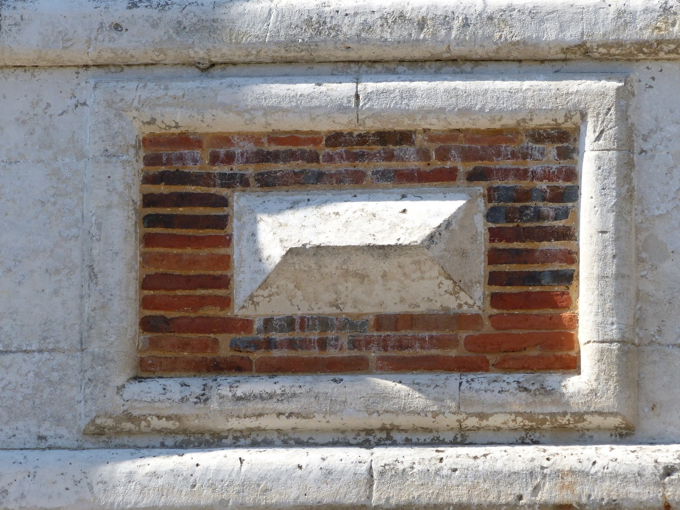 Mur en pierre de taille et briques sur un manoir à vendre de la région du Havre