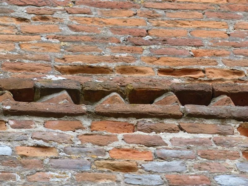 Relief de briques d'un édifice à vendre dans la région de Saint Valéry en Caux