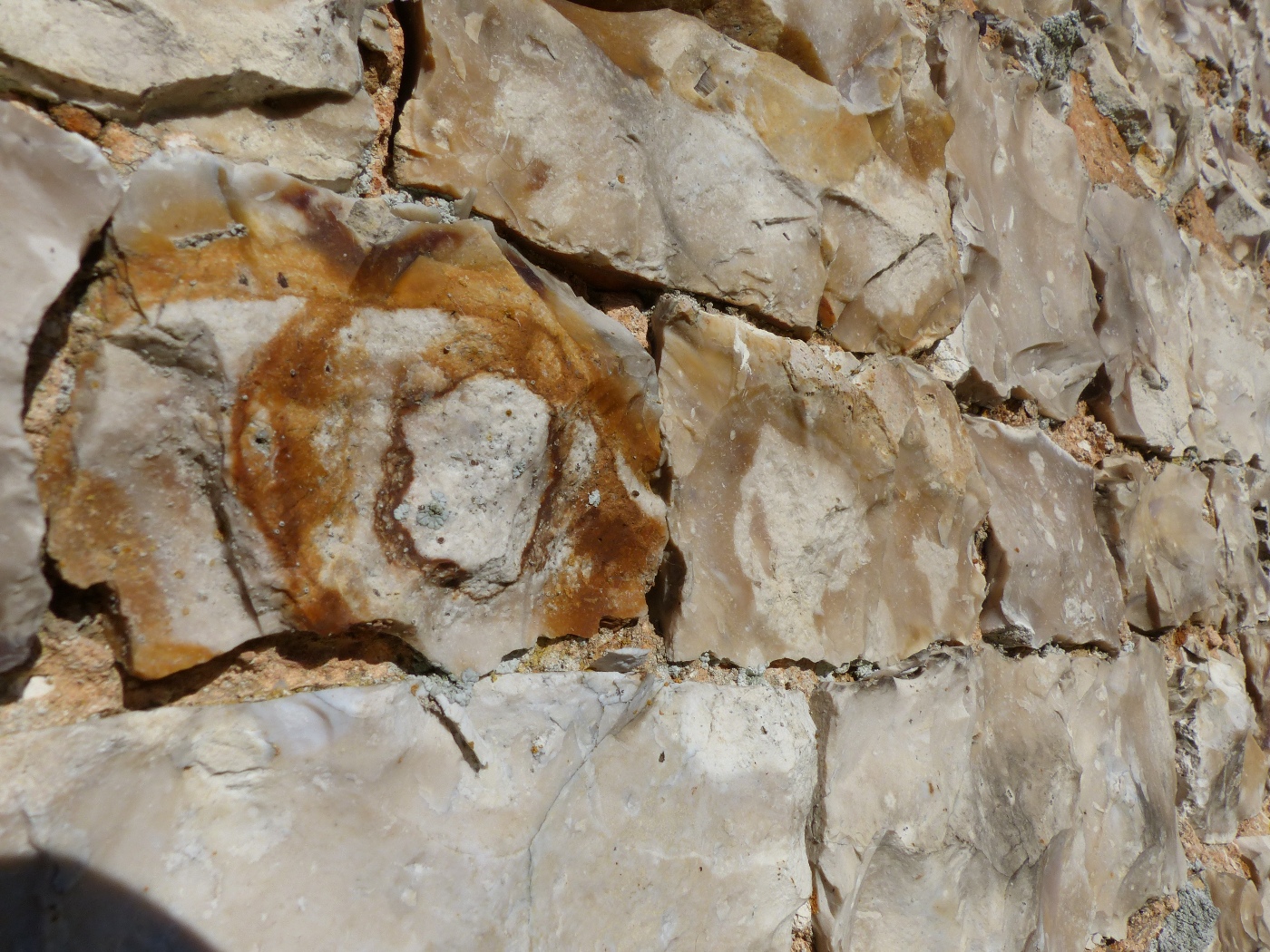 Rognons de silex taillés d'un manoir à vendre dans la région d'Etretat
