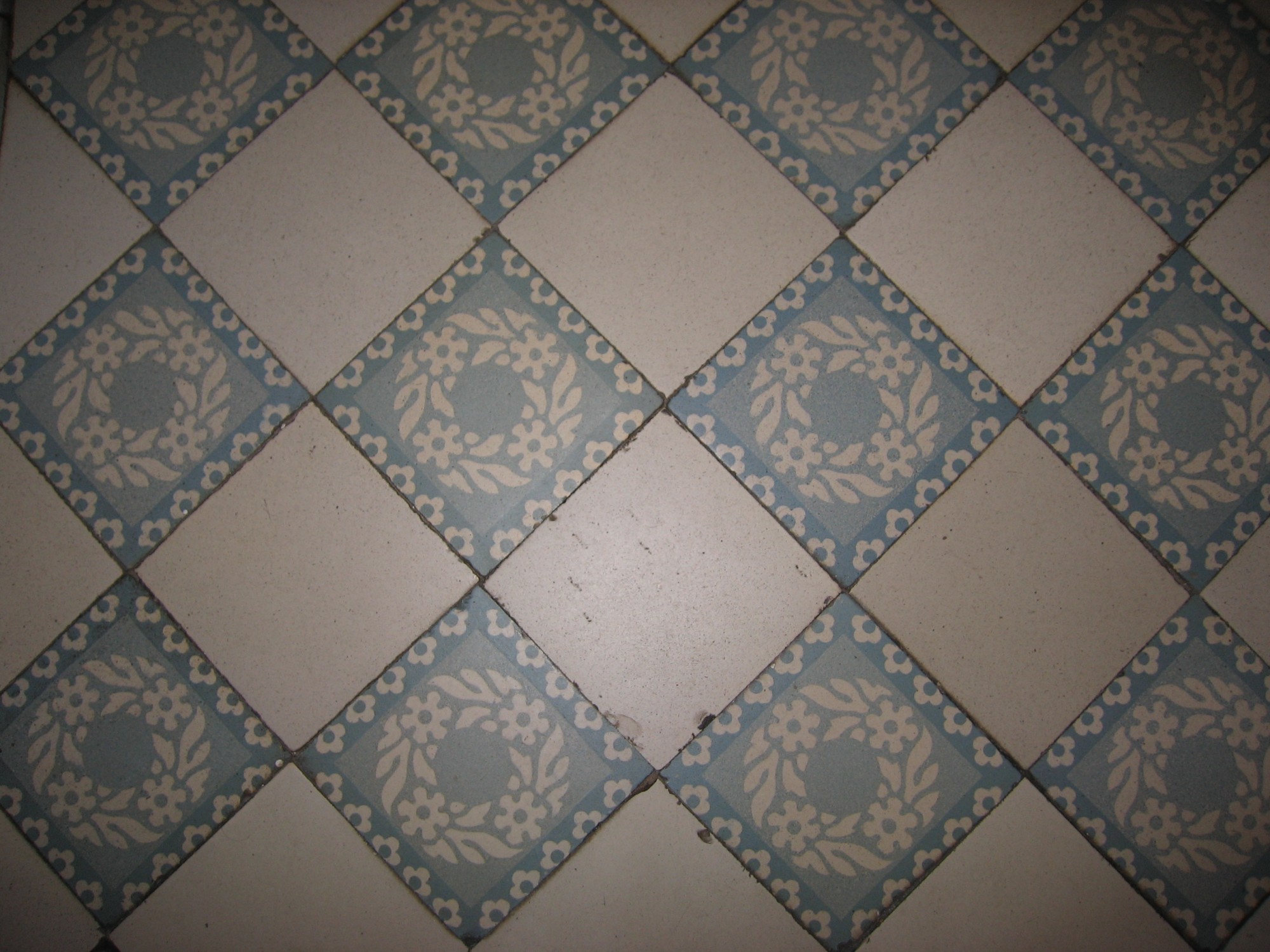 Carrelage dans une maison de maître à vendre en Seine Maritime