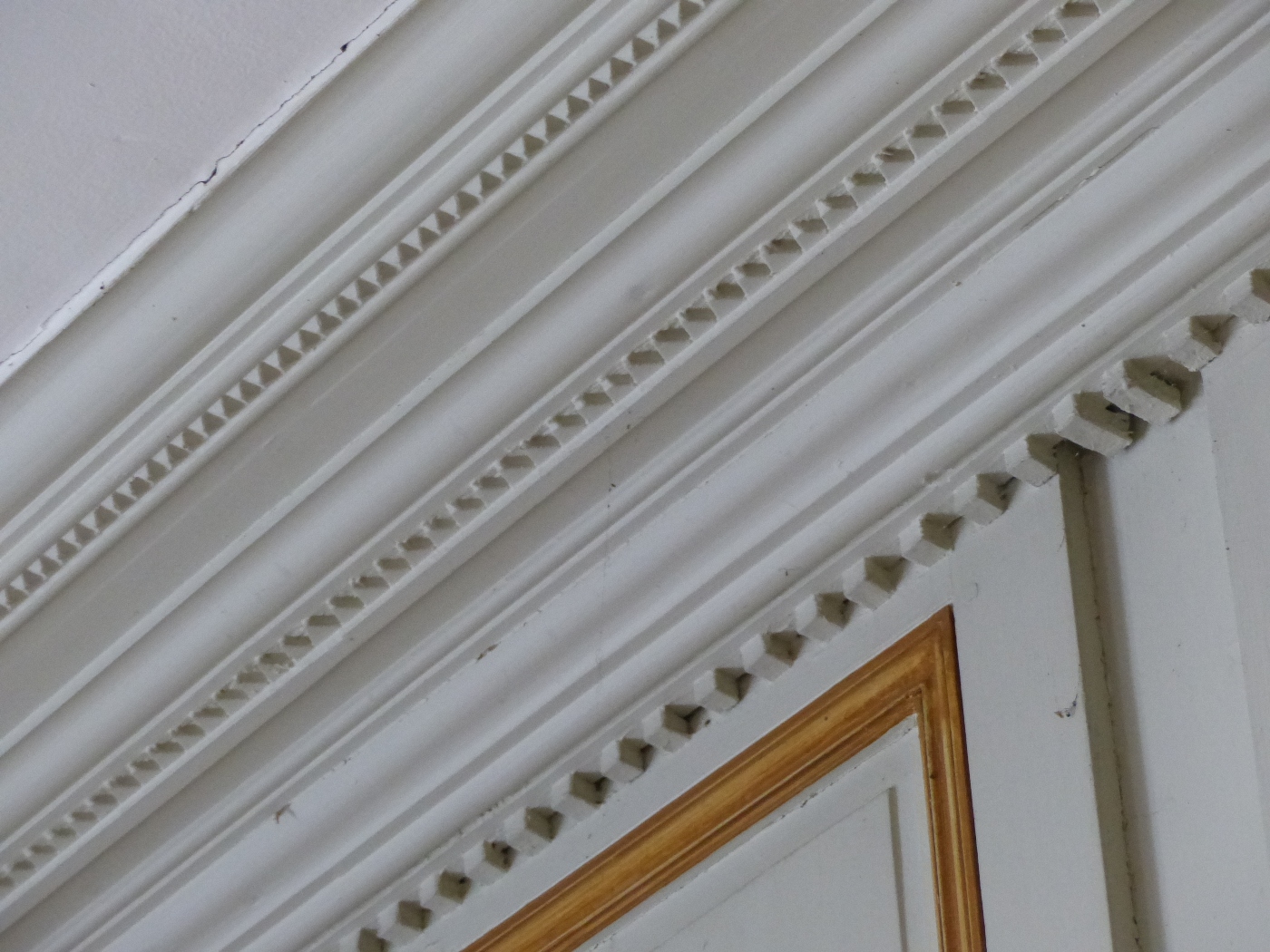 Moulures en plâtre dans une demeure à vendre en  Normandie