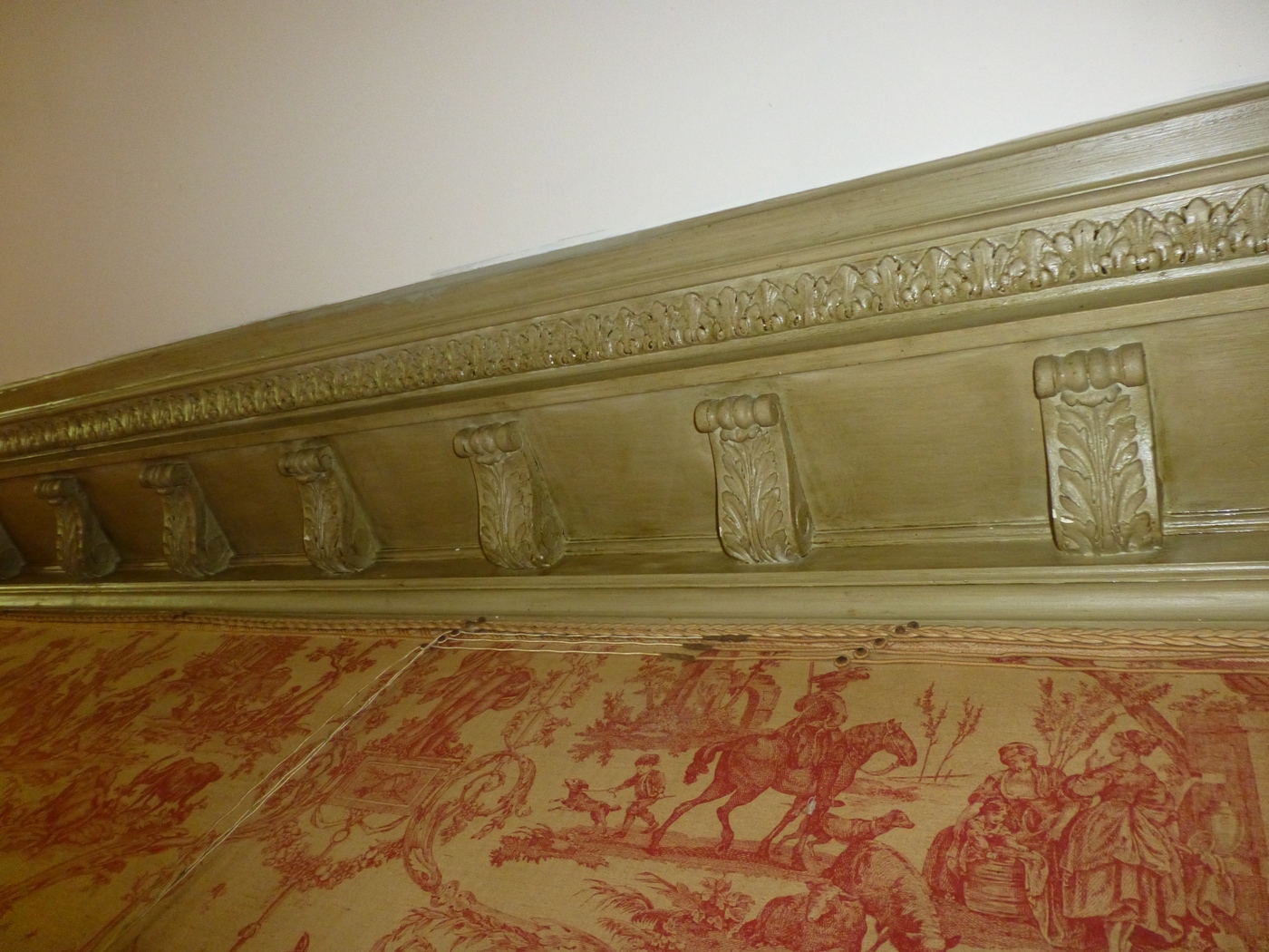 Moulure peinte du plafond d'une maison à vendre près de Cany Barville