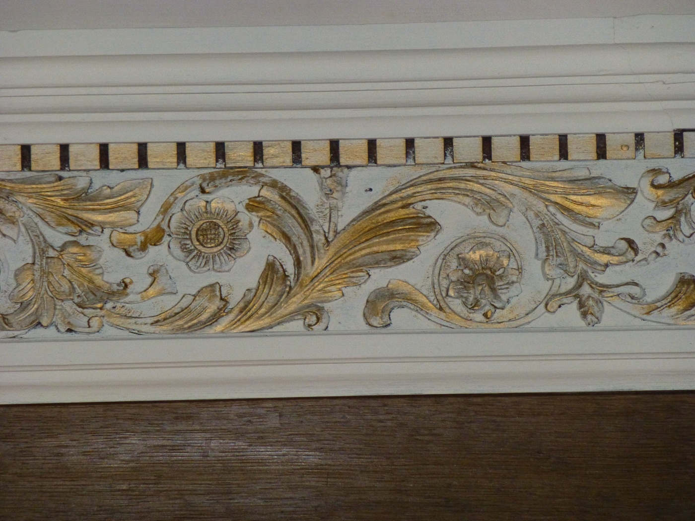 Frise en staff d'une demeure cotière à vendre de la côte d'Albatre