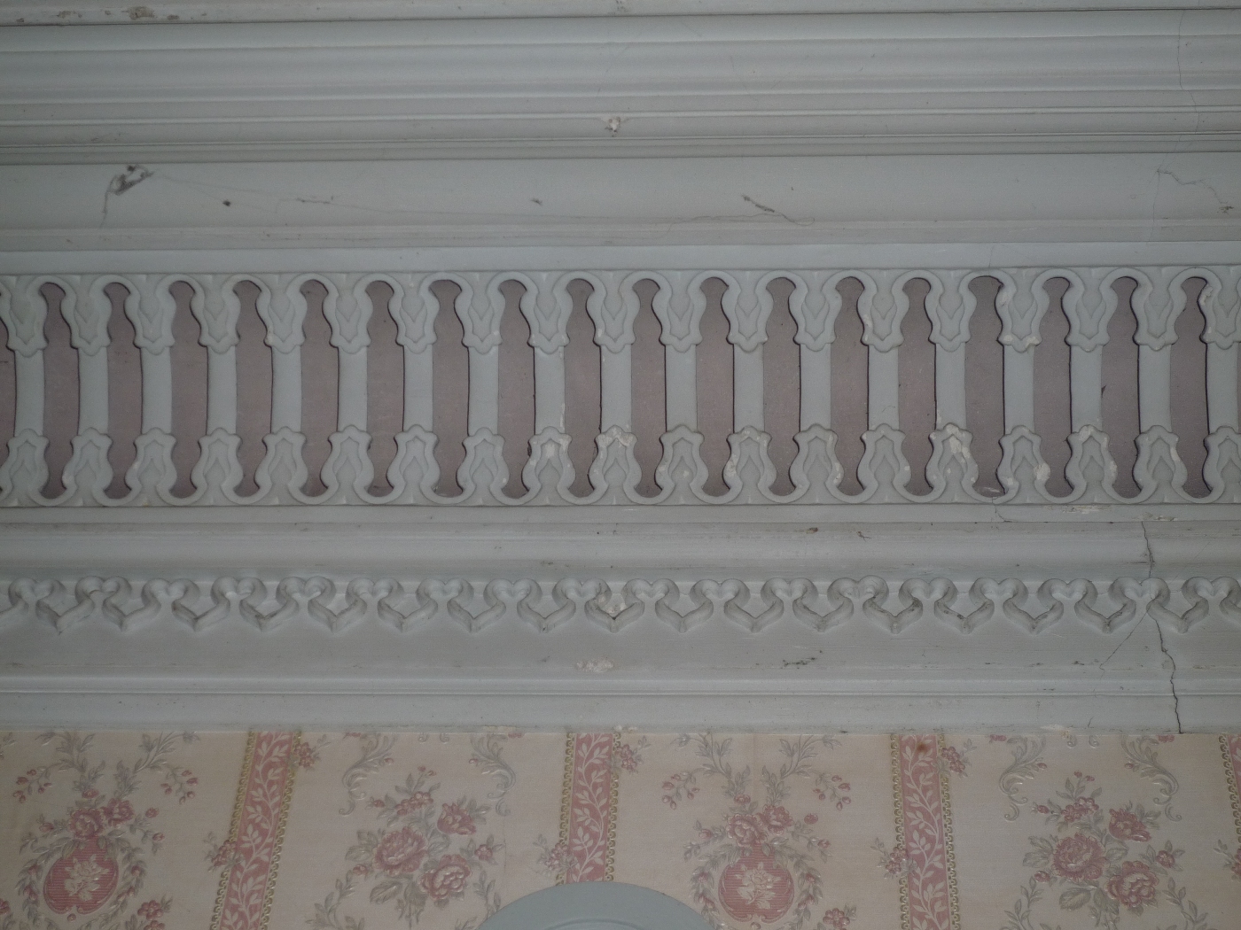 Moulure en relief dans une demeure bourgeoise à vendre près de Fécamp