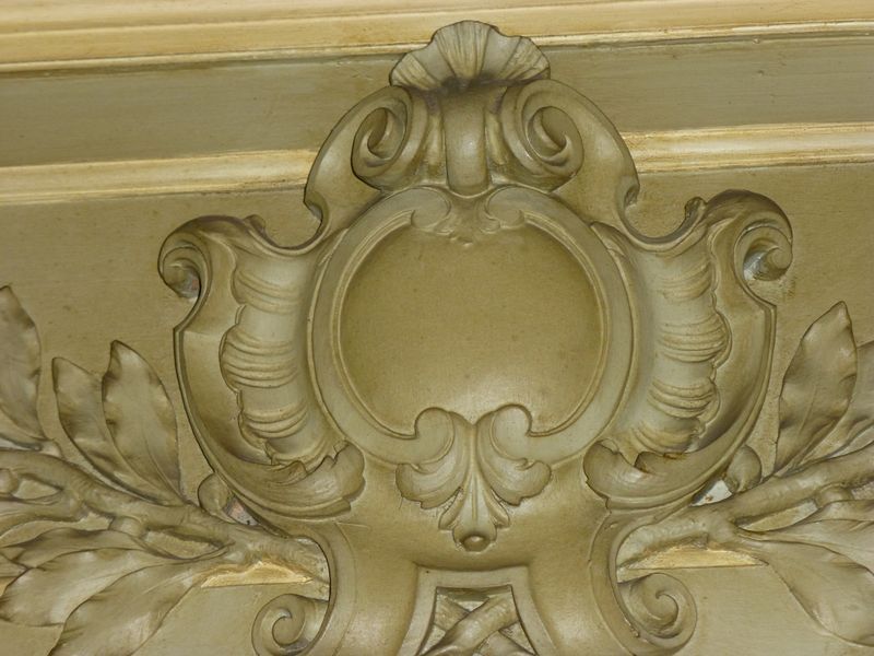 Décor en plâtre moulé d'une villa de bord de mer à vendre en seine Maritime