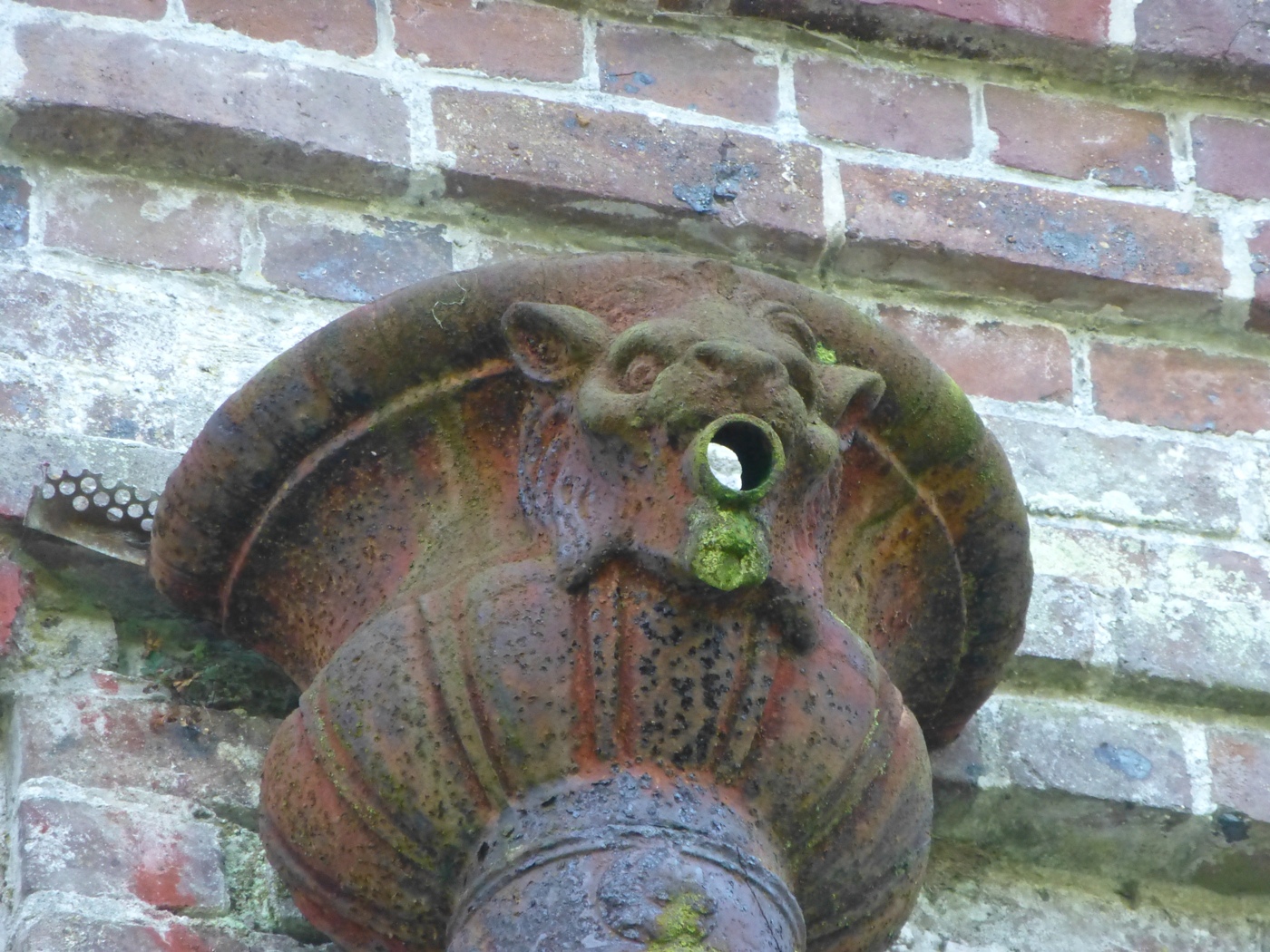 Pièce de gouttière d'un chateau à vendre dans le secteur de Veules les roses