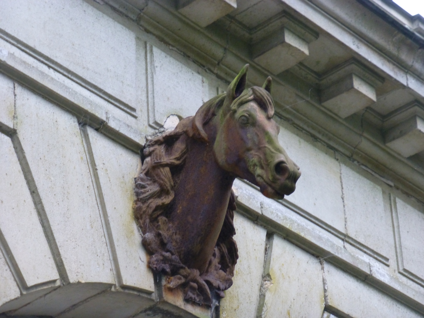 Cheval en fonte sur les écuries d'un chateau à vendre proche d'Etretat