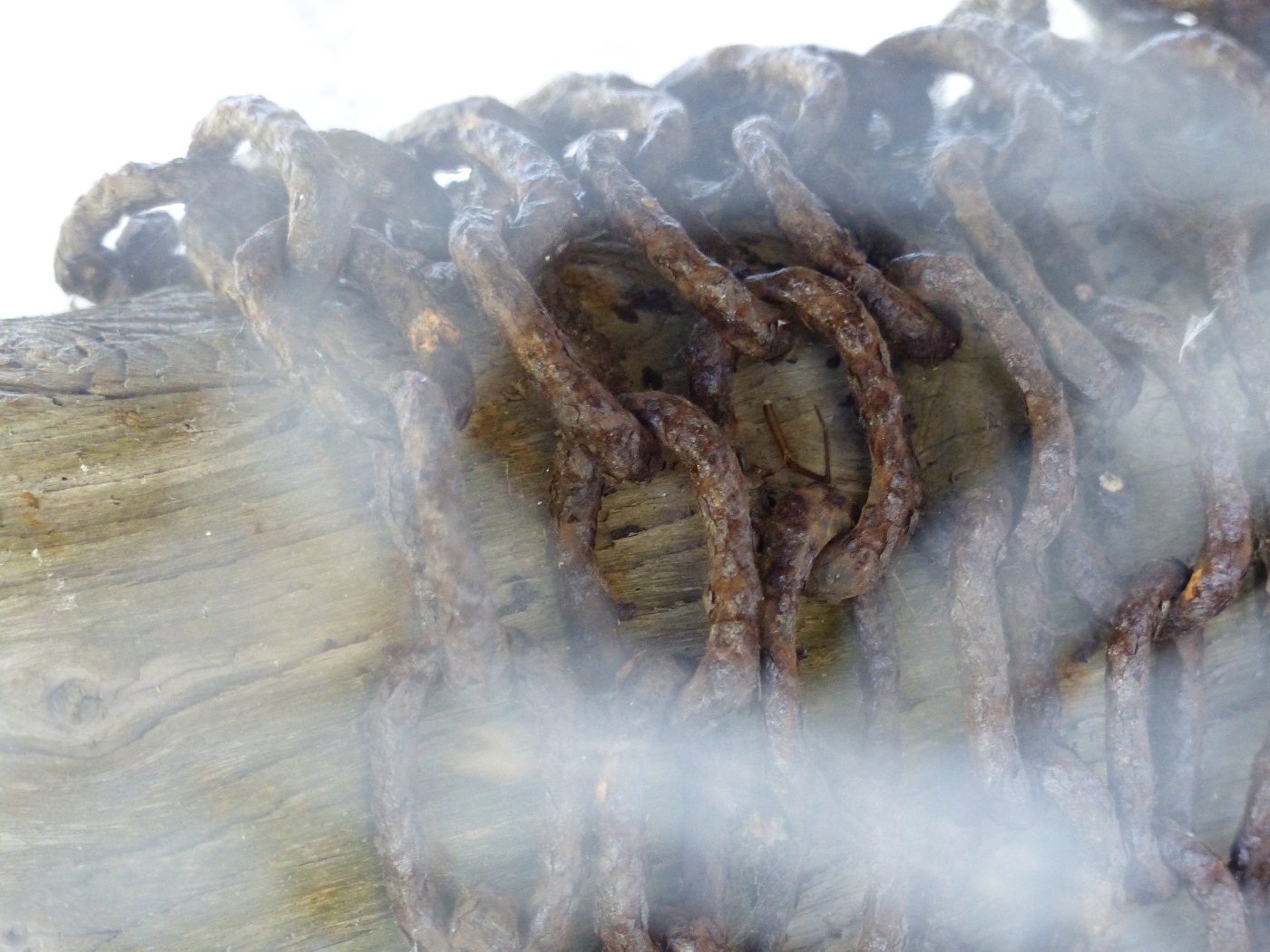 Chaine sur le puits d'une maison à vendre en Normandie