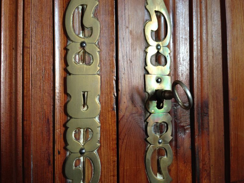 Détails de pièces de serrurie d'une maison de maitre à vendre proche de Varengeville