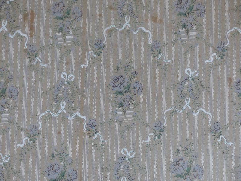 Papier peint à motif de fleur dans une maison à vendre en Haute Normandie