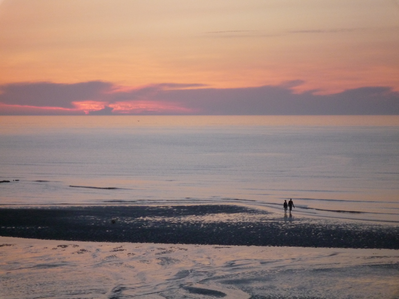 Promenade sur la plage a veulettes sur mer en seine maritime