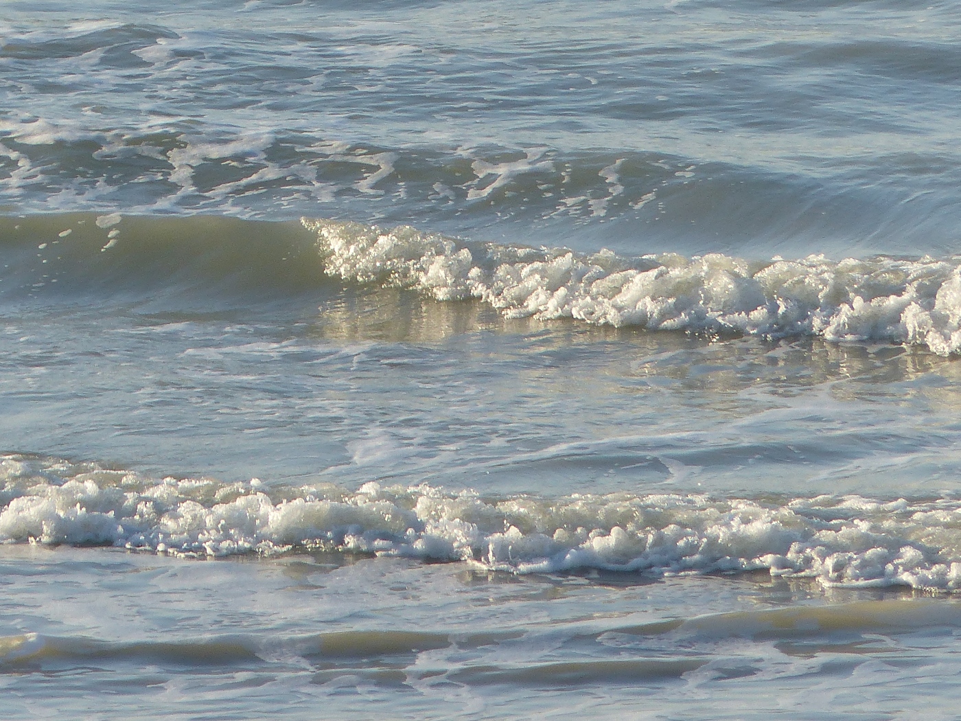 VAGUES AUX PETITES DALLES