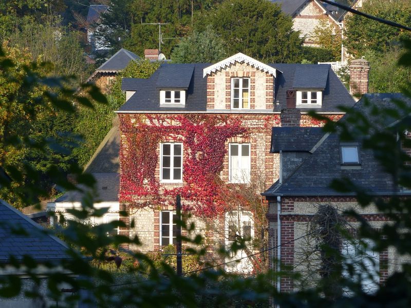 VILLAS NICHEES DANS LE CHARMANT HAMEAU DES PETITES DALLES
