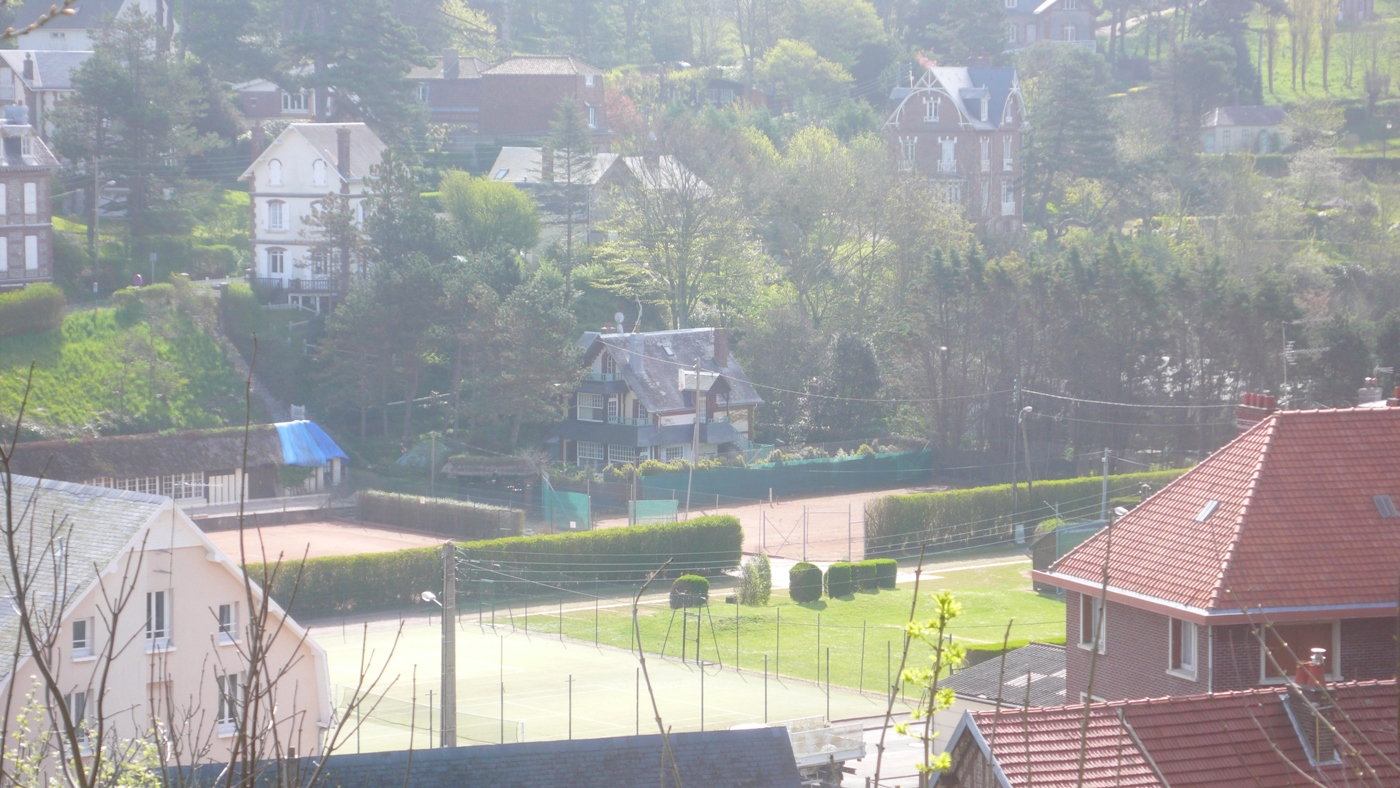LES TENNIS A VEULETTES SUR MER EN HAUTE NORMANDIE