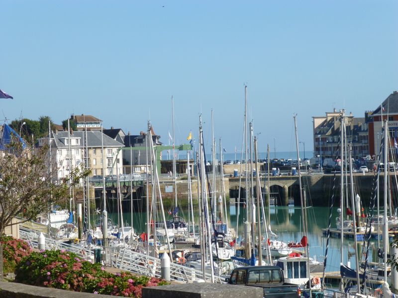 VUE SUR LE PORT DE PLAISANCE A SAINT VALERY EN CAUX